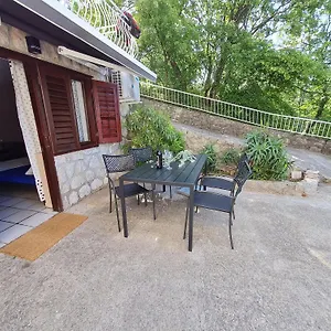 apartmani-eg.primorje-gorskikotar.com/